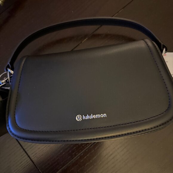 Lululemon Black Cactus “Leather” Mini Bag 🖤 - Picture 3 of 5